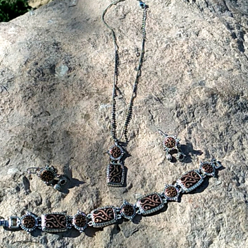 Necklace earrings and bracelet